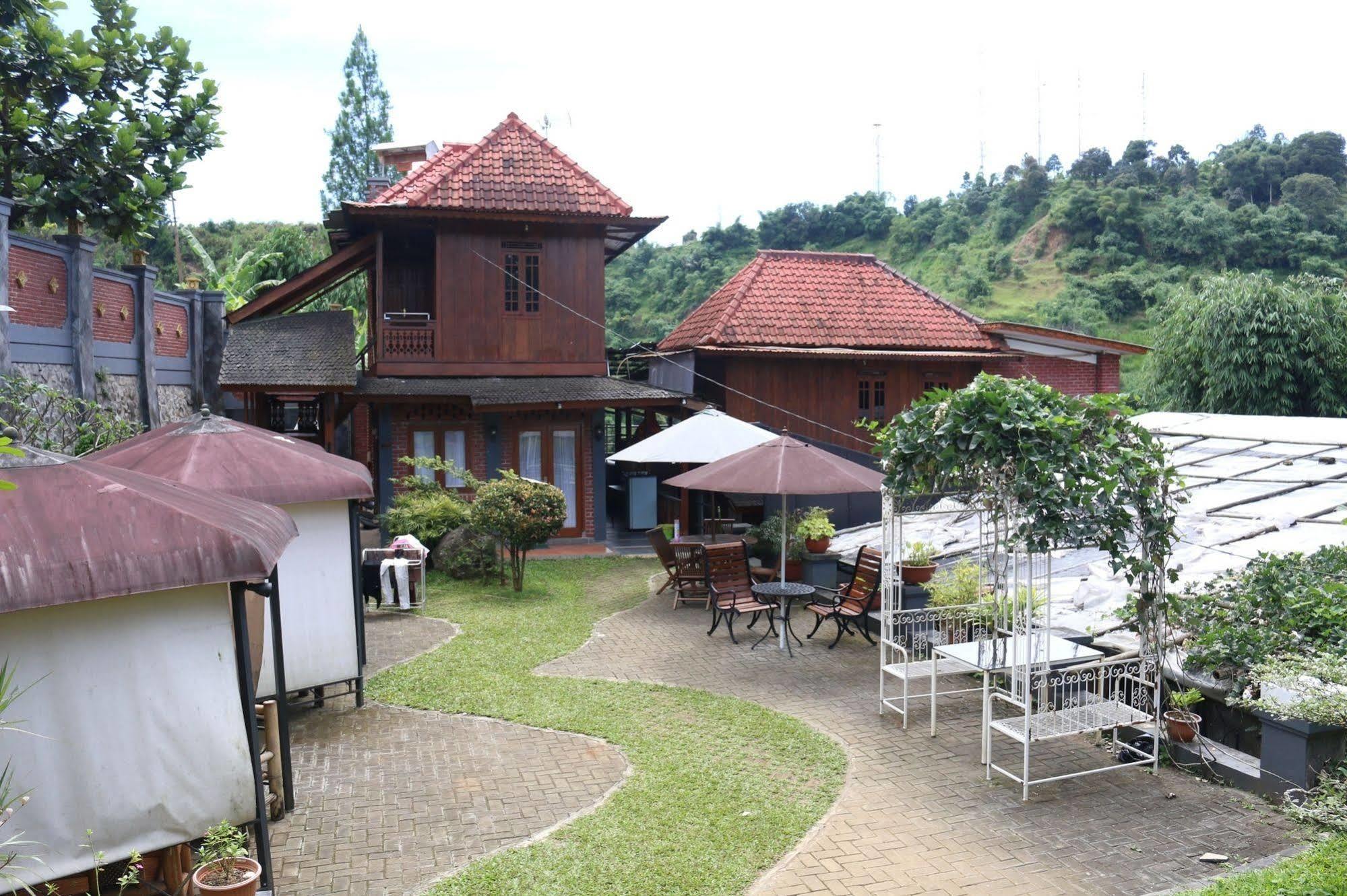 Bantal Guling Villa Лембанг Экстерьер фото